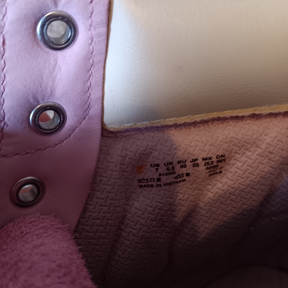 Timberland Pink and White Leather Boots - Picture 2 of 2